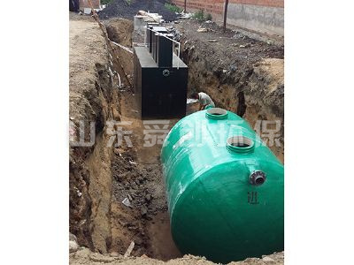 點擊查看詳細信息<br>標題：地埋式污水處理設備安裝現(xiàn)場 閱讀次數(shù)：3658